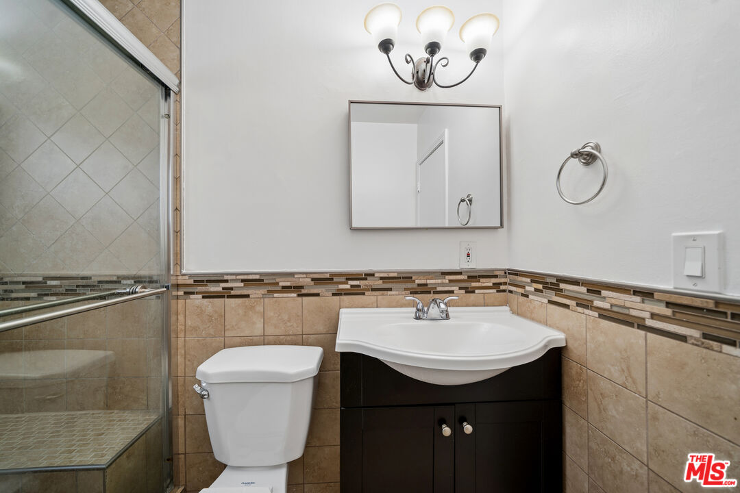 7209 Willoughby Ave Unit: 10