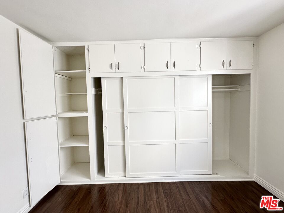 7209 Willoughby Ave Unit: 10