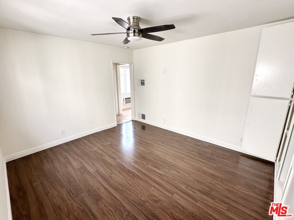 7209 Willoughby Ave Unit: 10