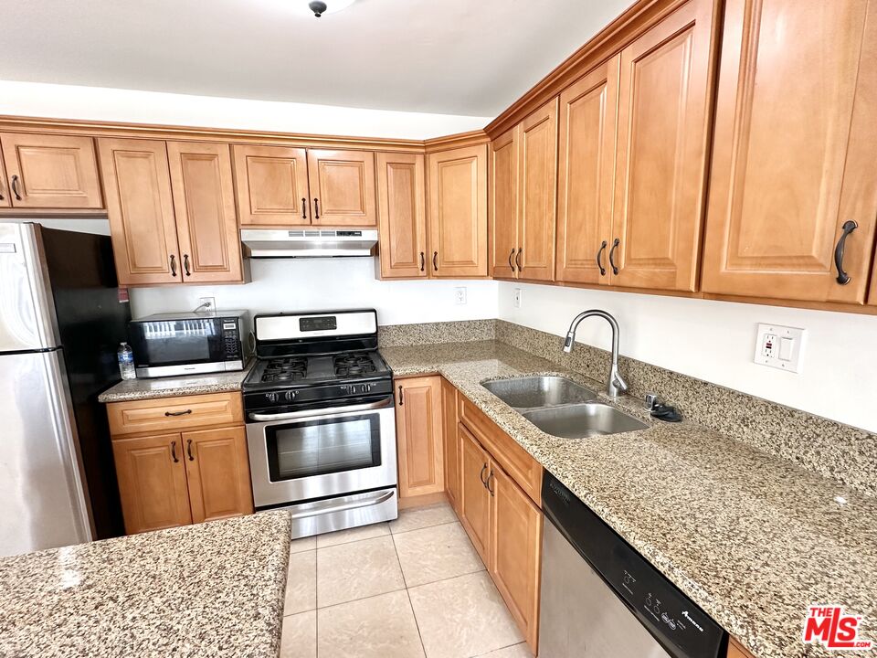 7209 Willoughby Ave Unit: 10