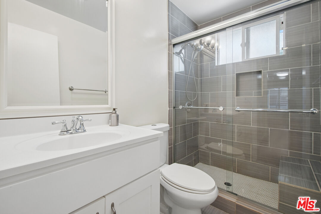 1220 N Ogden Dr Unit: 8