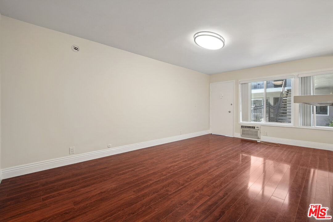 1220 N Ogden Dr Unit: 8