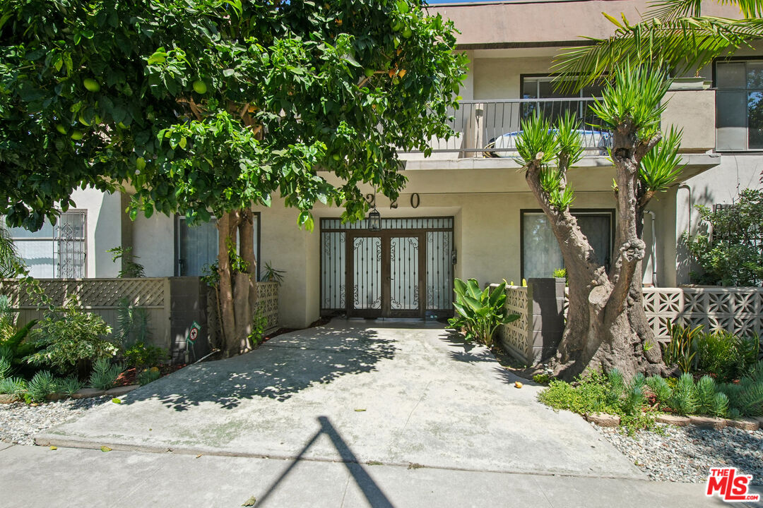 1220 N Ogden Dr Unit: 8