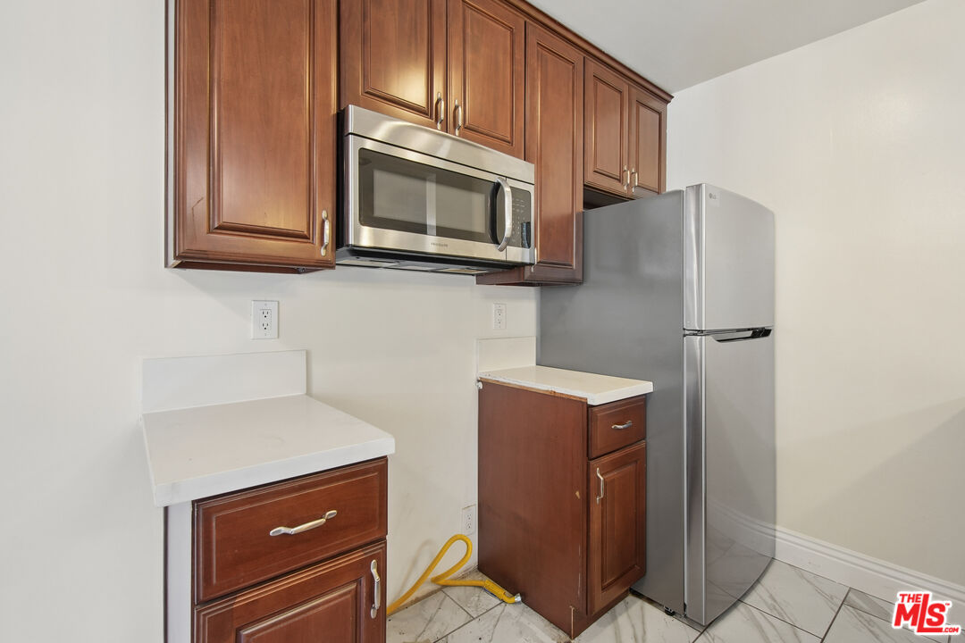 1220 N Ogden Dr Unit: 8