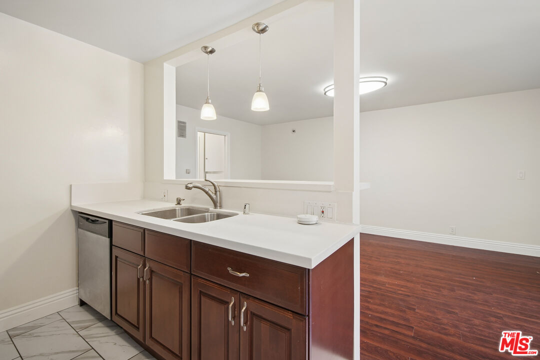 1220 N Ogden Dr Unit: 8