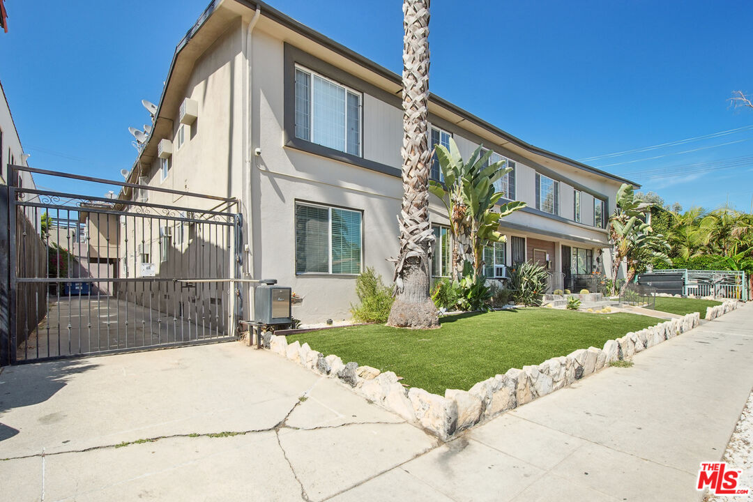 7209 Willoughby Ave Unit: 16