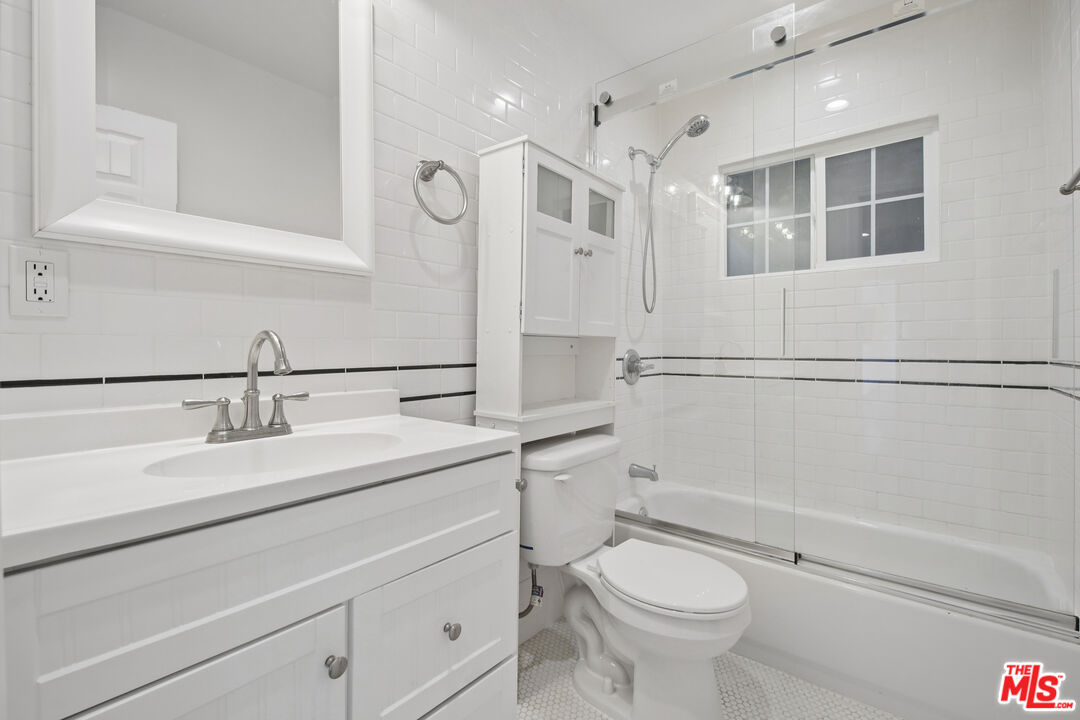 7209 Willoughby Ave Unit: 16