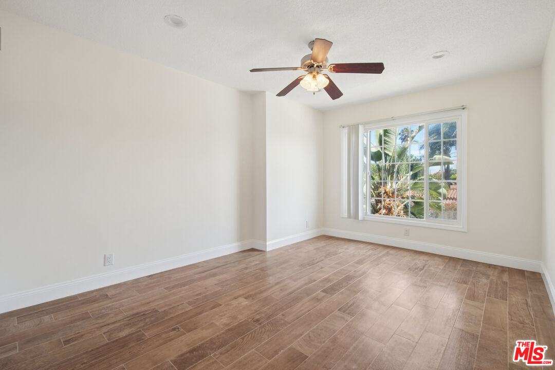 7209 Willoughby Ave Unit: 16