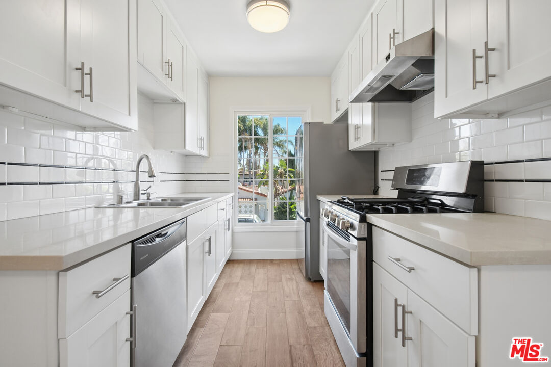 7209 Willoughby Ave Unit: 16