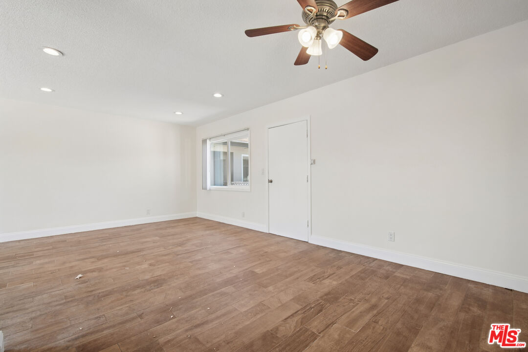 7209 Willoughby Ave Unit: 16