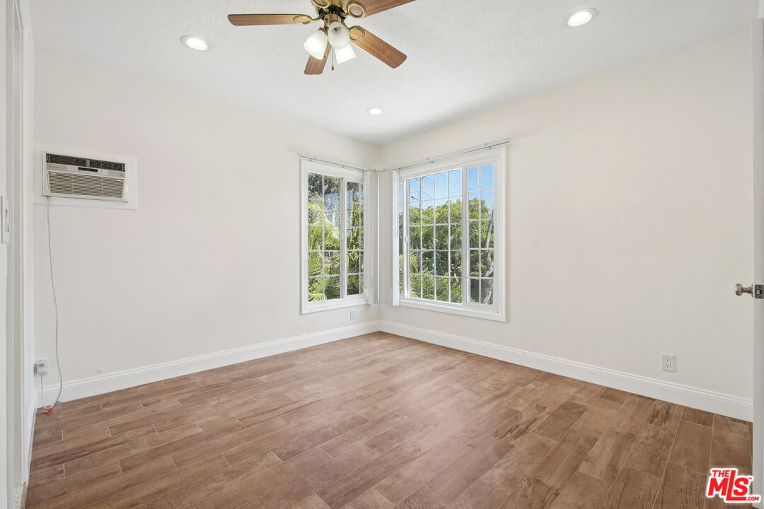 7209 Willoughby Ave Unit: 16