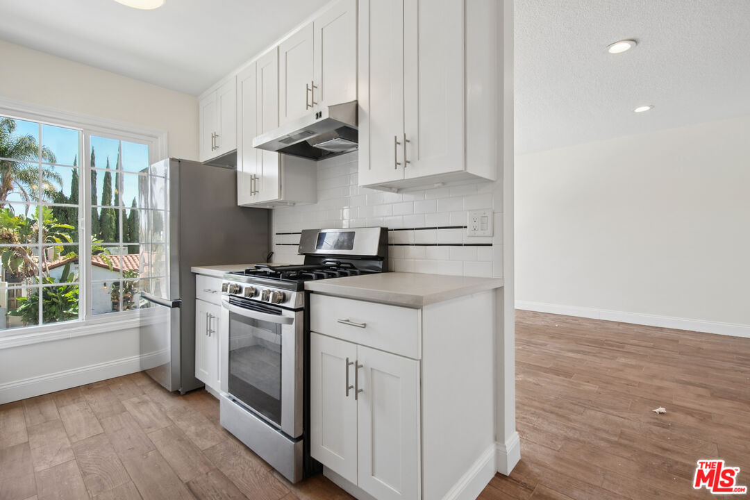 7209 Willoughby Ave Unit: 16