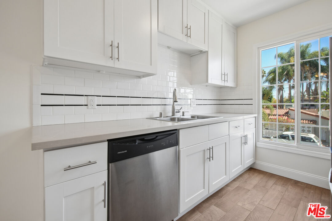 7209 Willoughby Ave Unit: 16