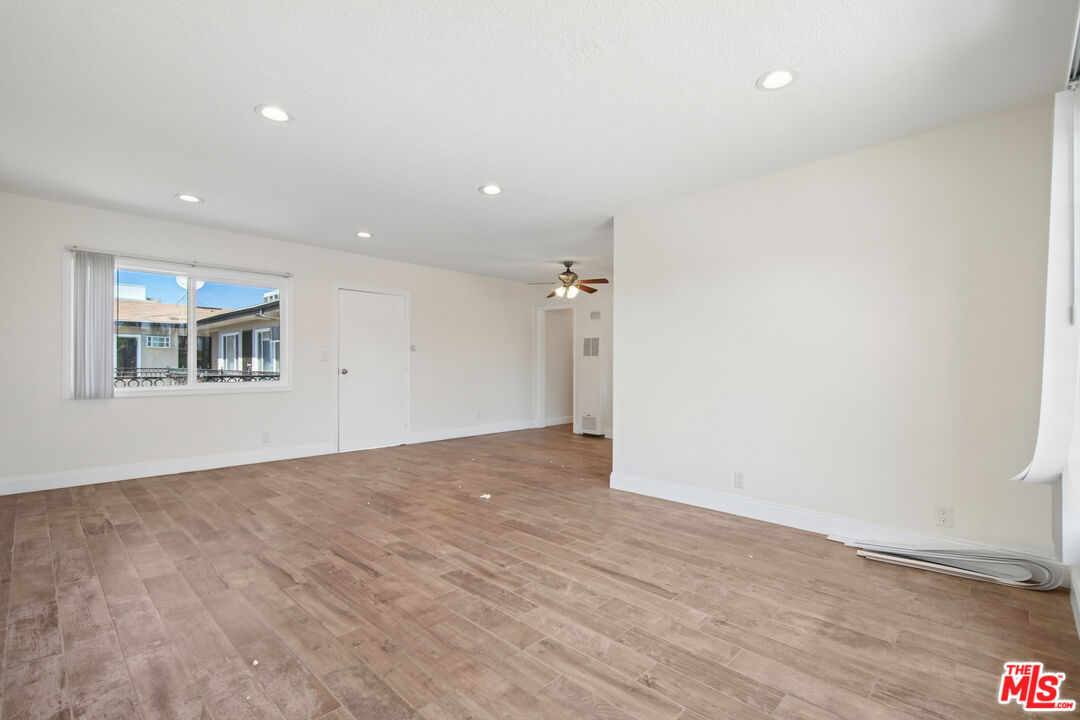 7209 Willoughby Ave Unit: 16