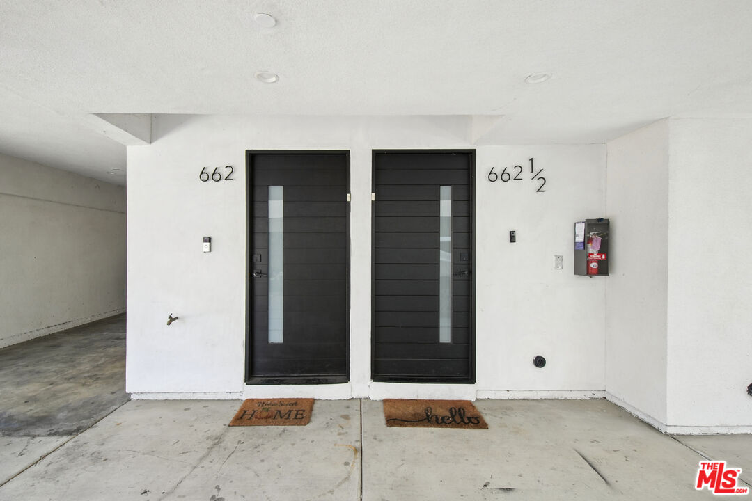 662 N Mariposa Ave Unit: 1/2