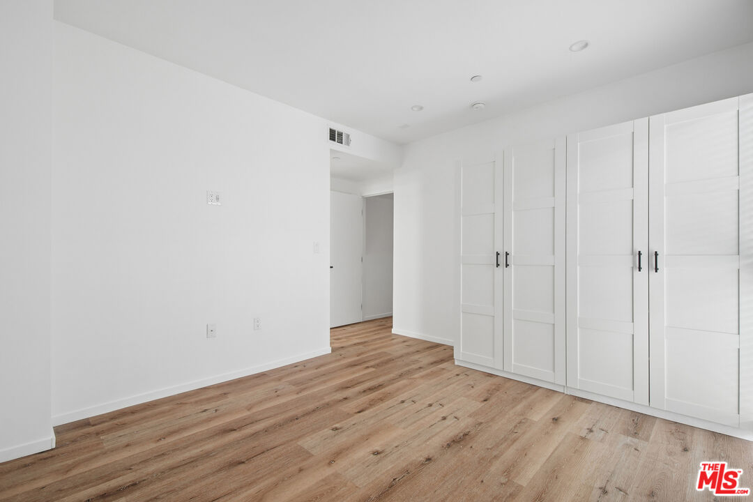 662 N Mariposa Ave Unit: 1/2