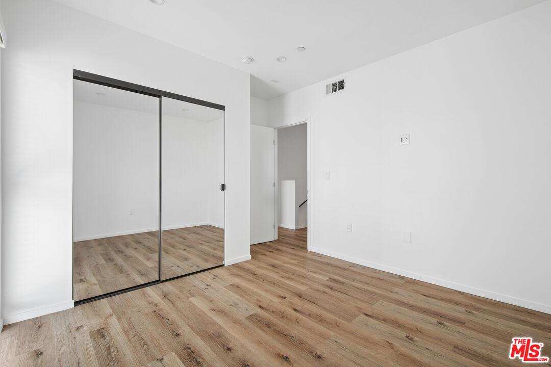 662 N Mariposa Ave Unit: 1/2