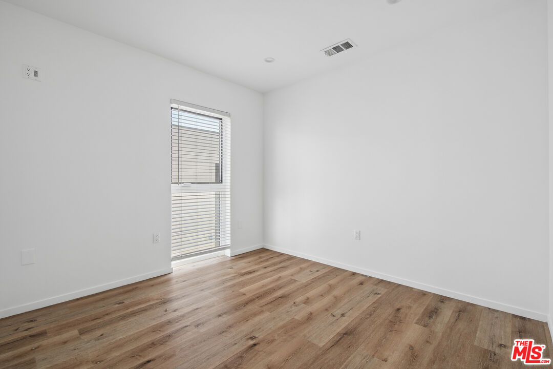 662 N Mariposa Ave Unit: 1/2