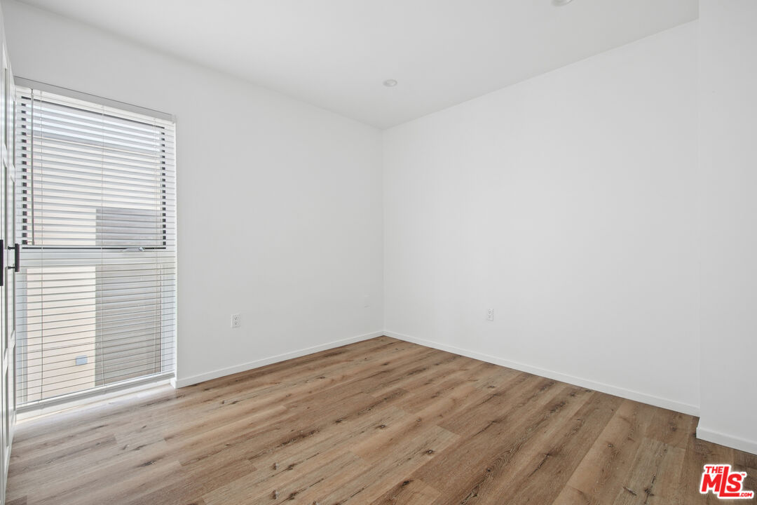 662 N Mariposa Ave Unit: 1/2