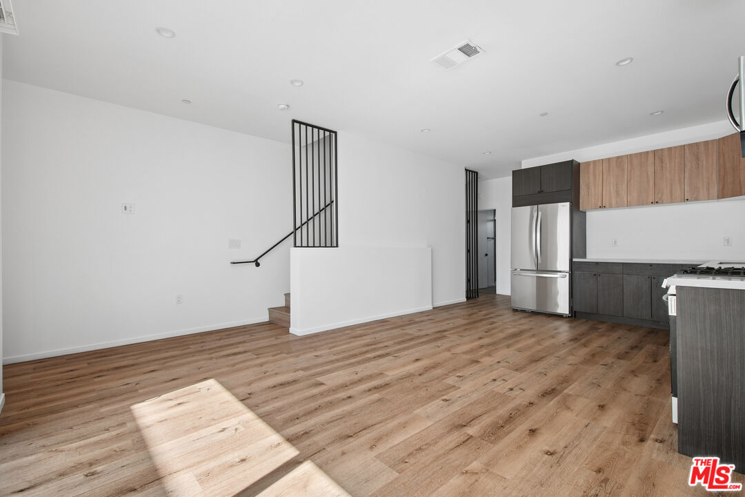 662 N Mariposa Ave Unit: 1/2