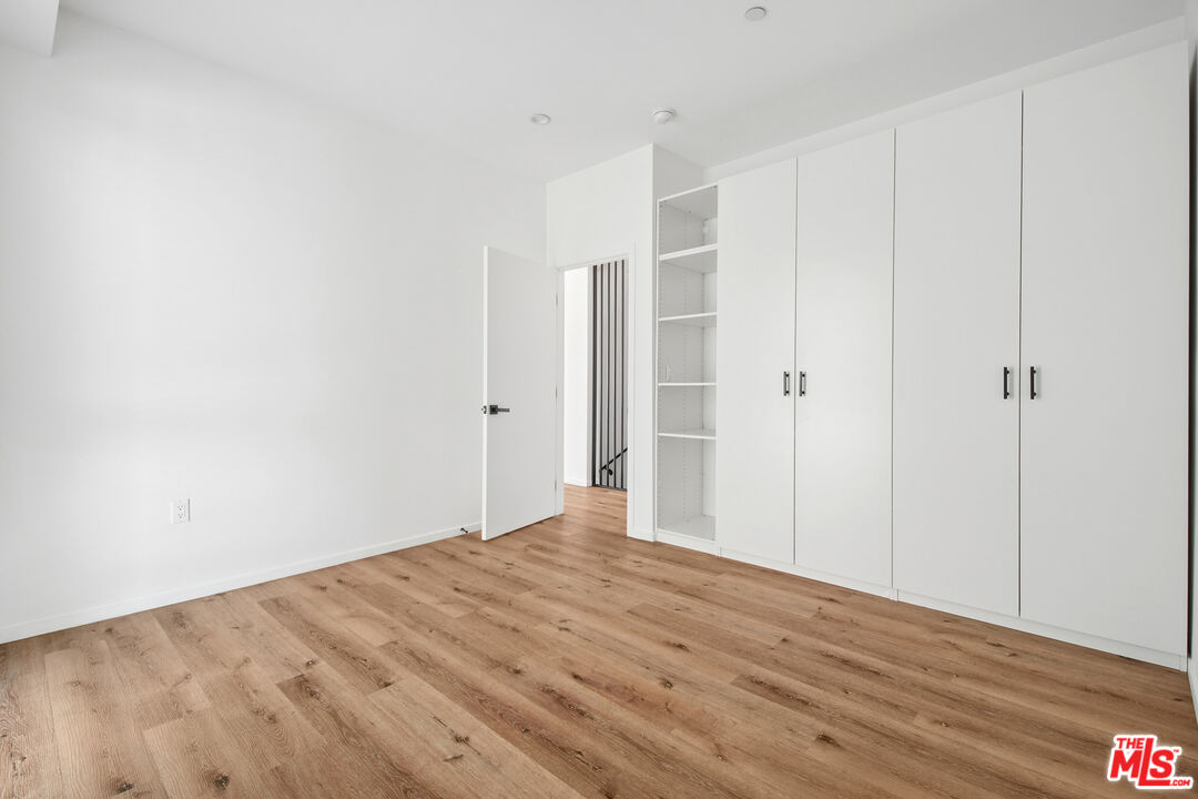 662 N Mariposa Ave Unit: 1/2