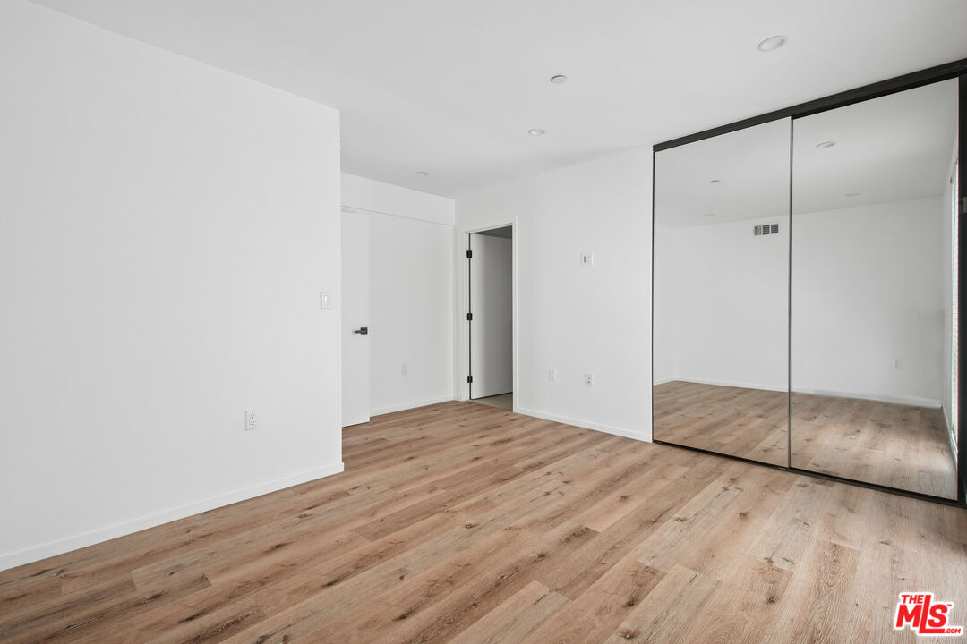 662 N Mariposa Ave Unit: 1/2