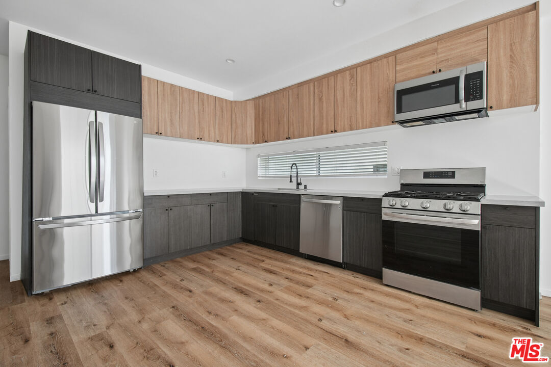 662 N Mariposa Ave Unit: 1/2