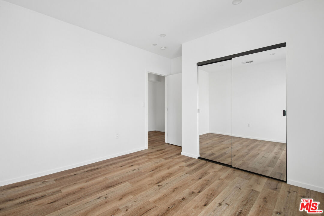 662 N Mariposa Ave Unit: 1/2