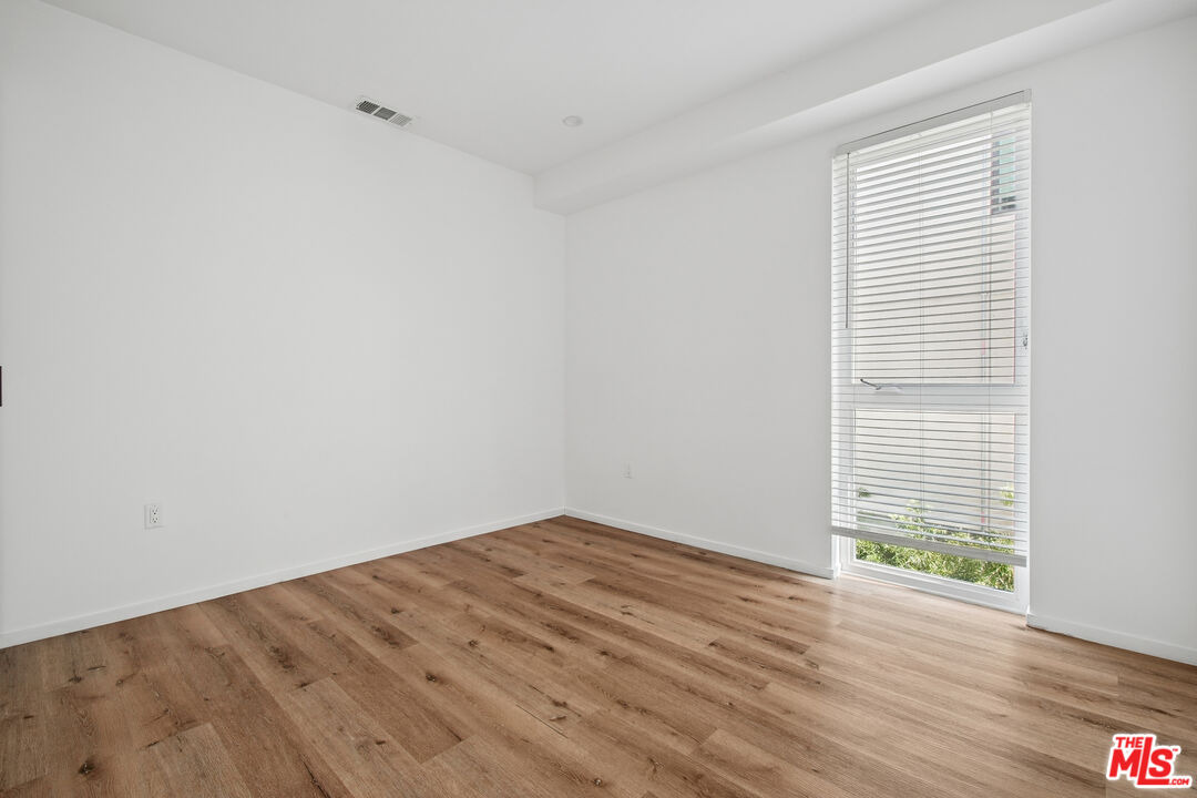 662 N Mariposa Ave Unit: 1/2