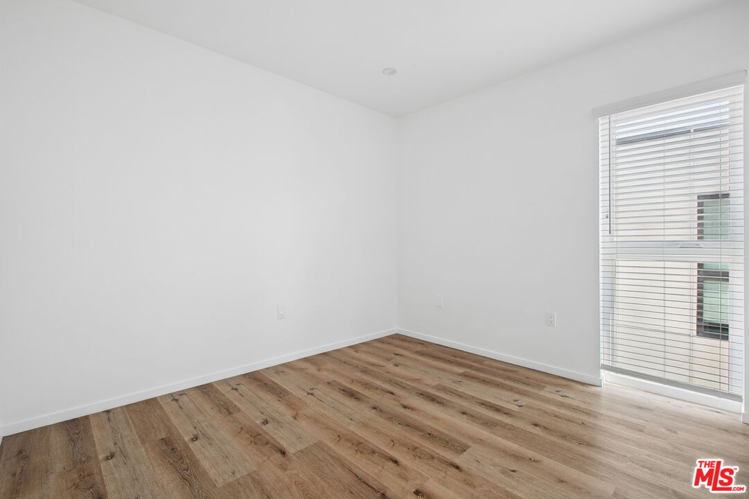 662 N Mariposa Ave Unit: 1/2