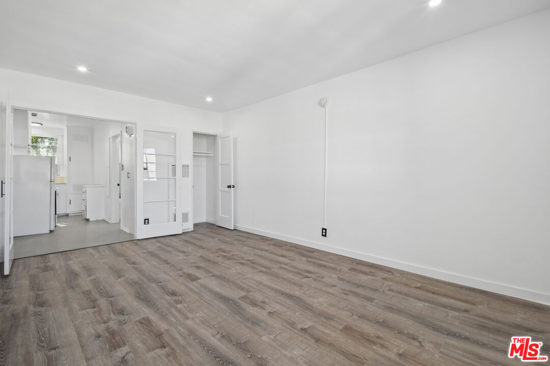 4010 Los Feliz Blvd Unit: 16