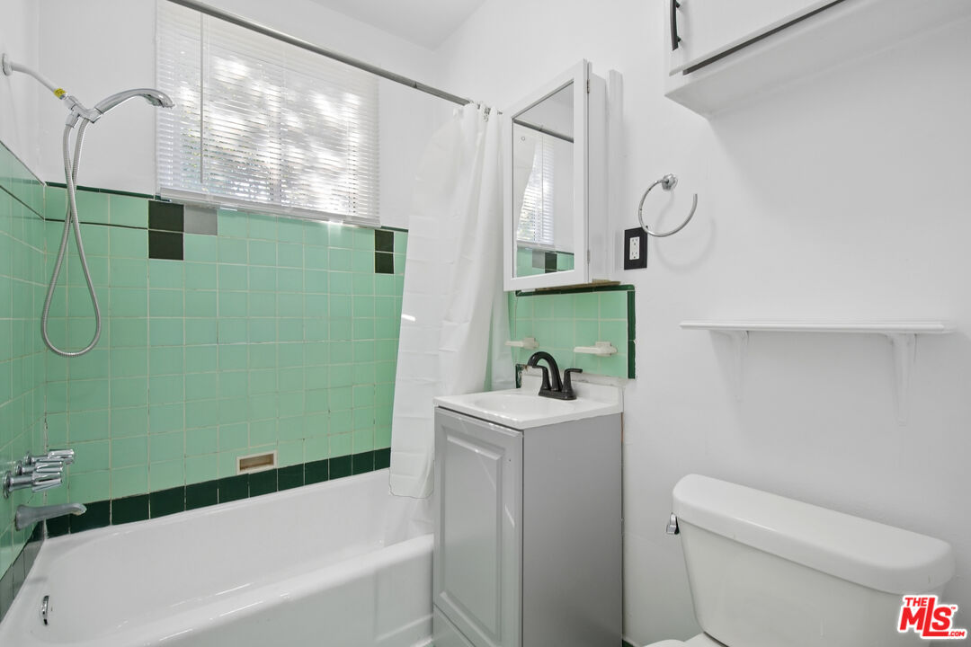 4010 Los Feliz Blvd Unit: 16