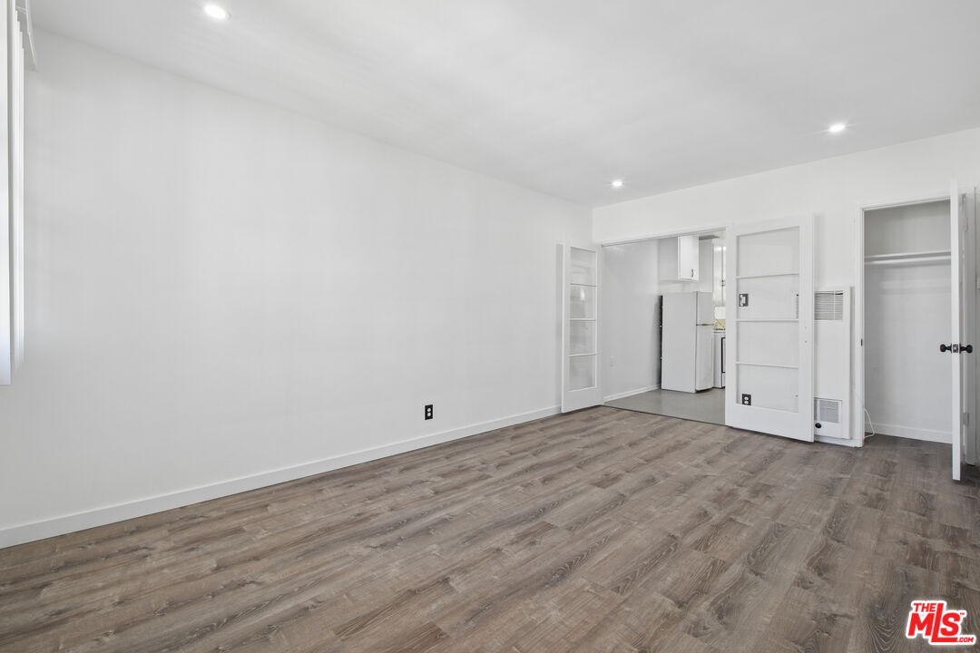 4010 Los Feliz Blvd Unit: 16