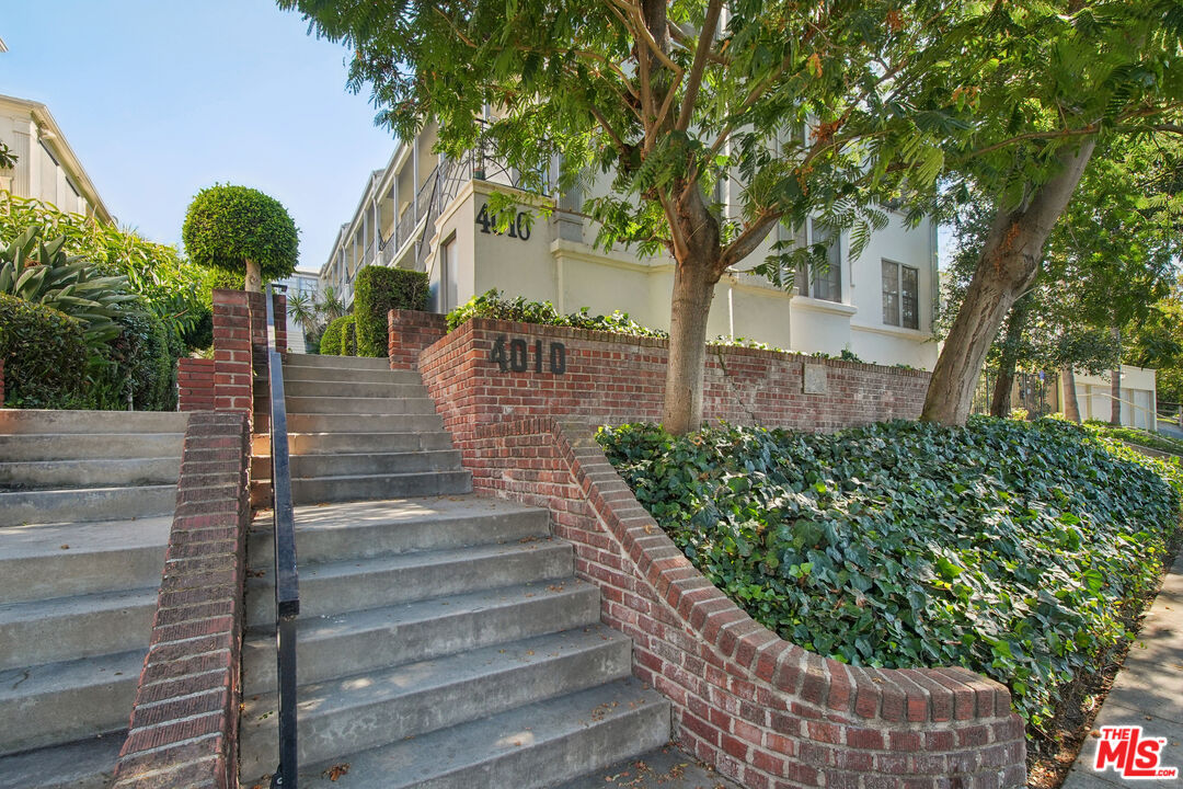 4010 Los Feliz Blvd Unit: 16