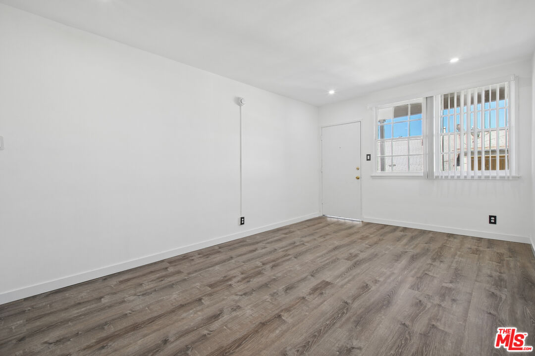 4010 Los Feliz Blvd Unit: 16