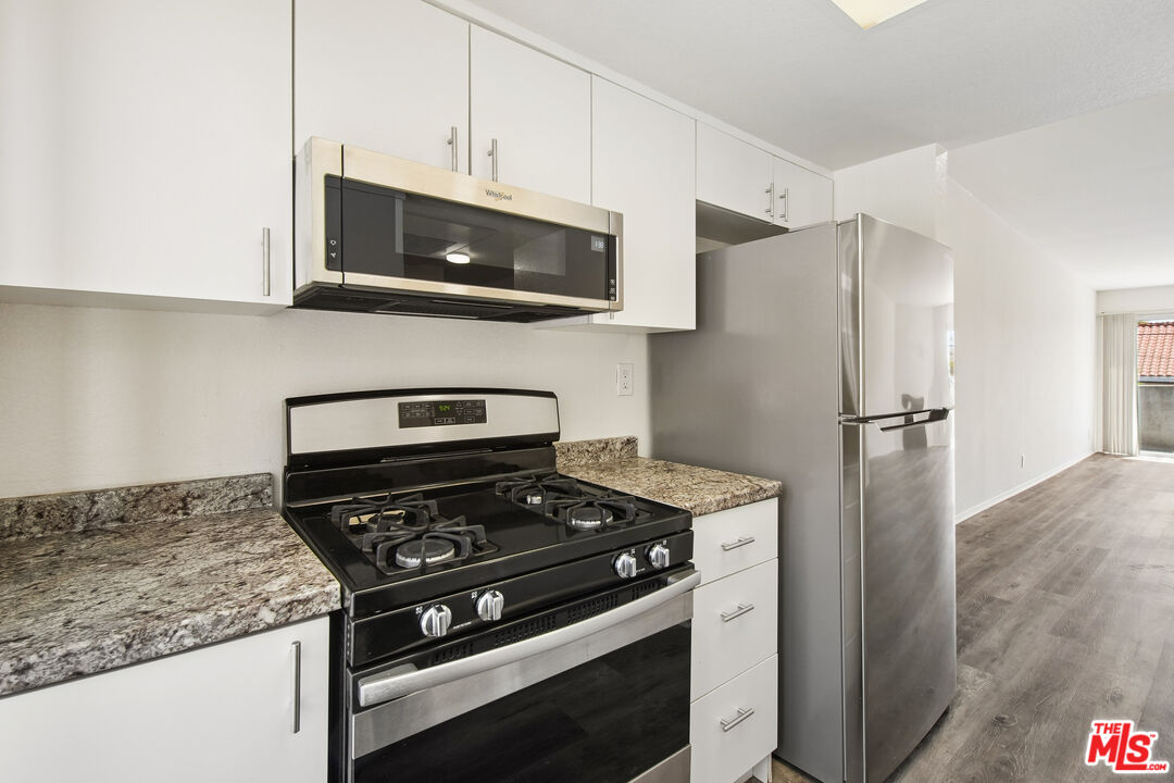 870 Crenshaw Blvd Unit: 213