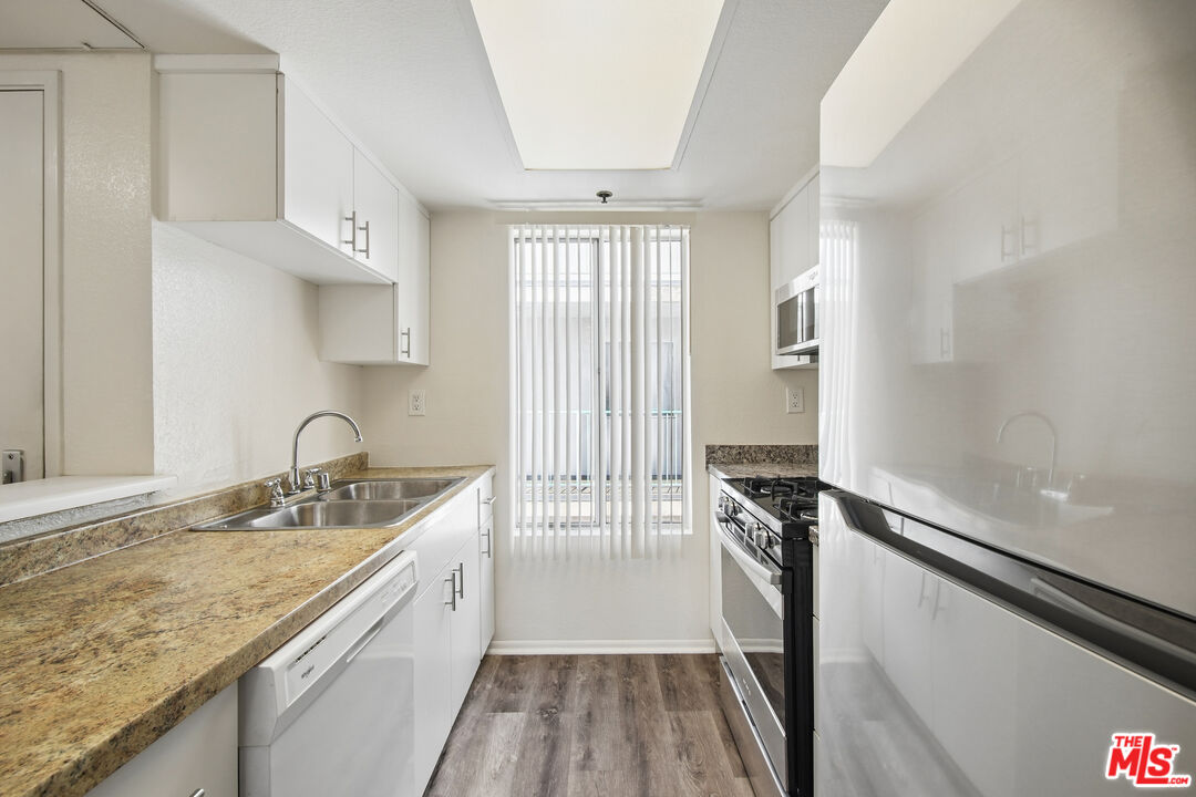 870 Crenshaw Blvd Unit: 213