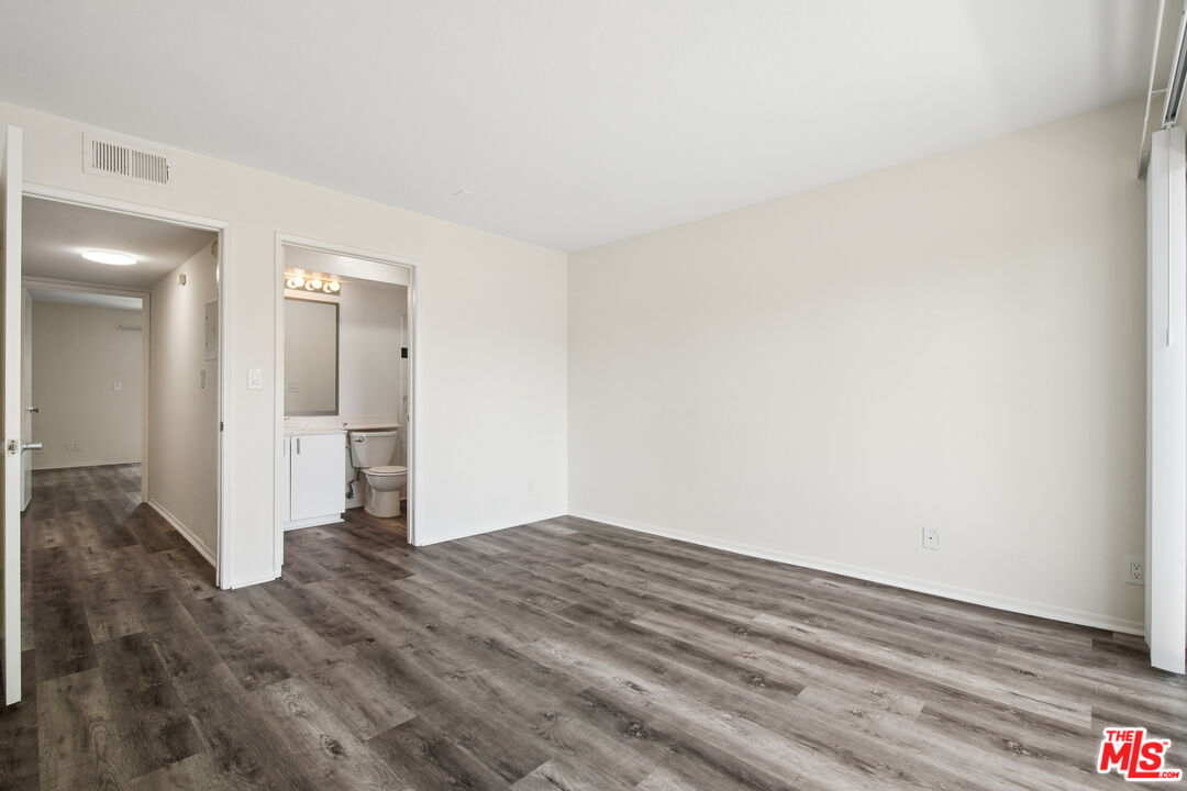 870 Crenshaw Blvd Unit: 213