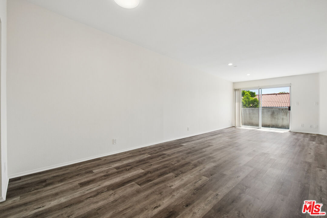 870 Crenshaw Blvd Unit: 213