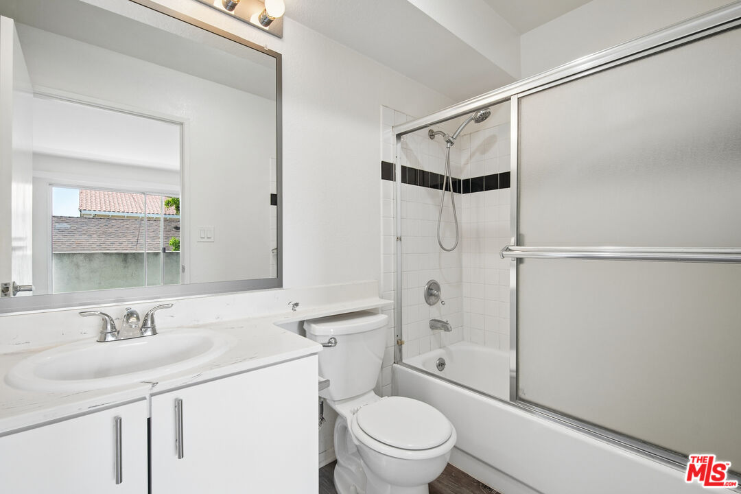 870 Crenshaw Blvd Unit: 213