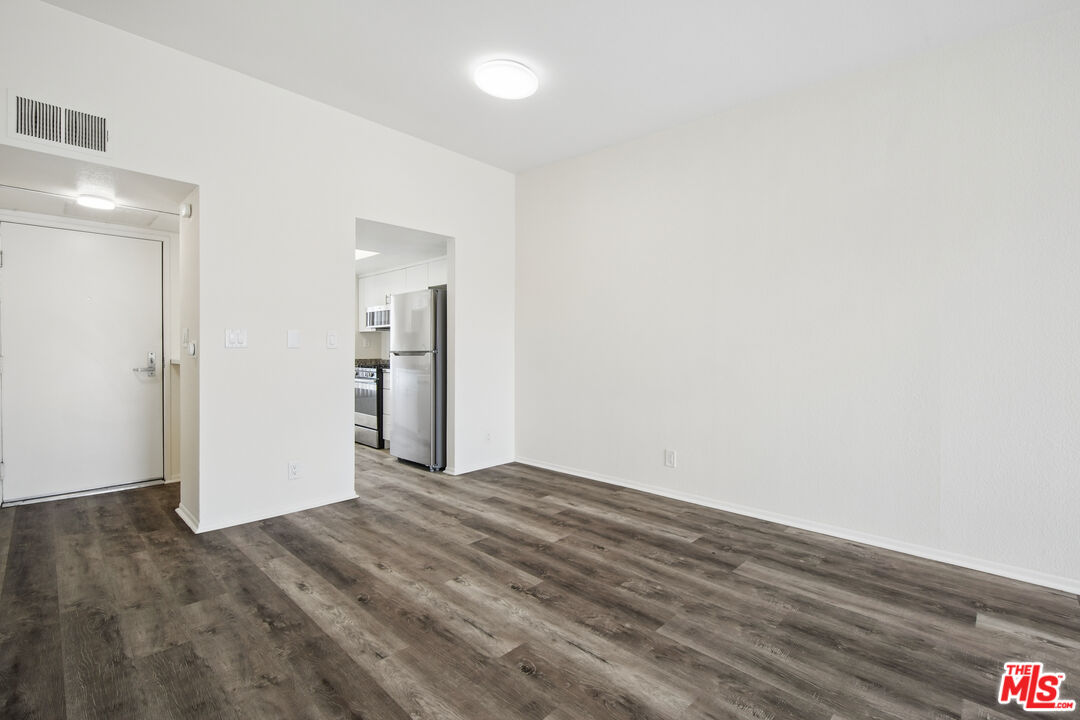 870 Crenshaw Blvd Unit: 213