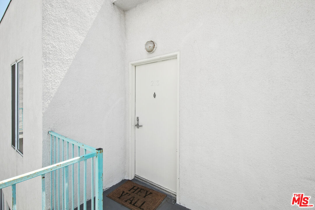 870 Crenshaw Blvd Unit: 213