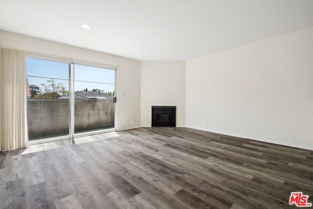 870 Crenshaw Blvd Unit: 213