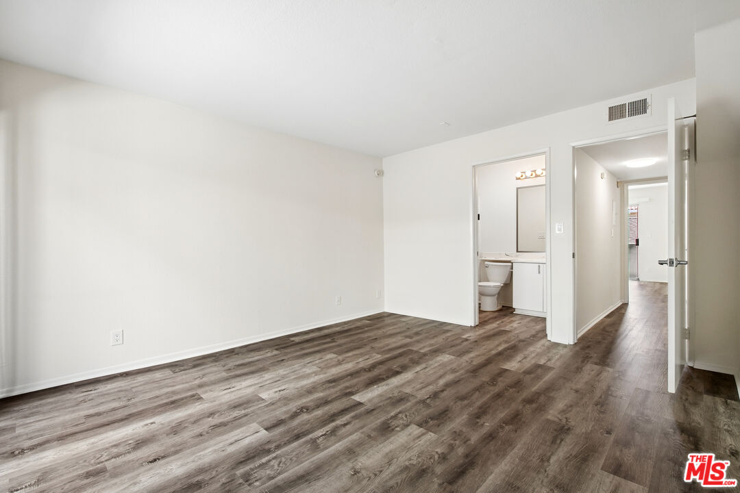 870 Crenshaw Blvd Unit: 213
