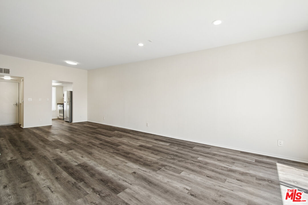 870 Crenshaw Blvd Unit: 213