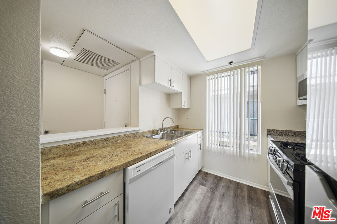 870 Crenshaw Blvd Unit: 213