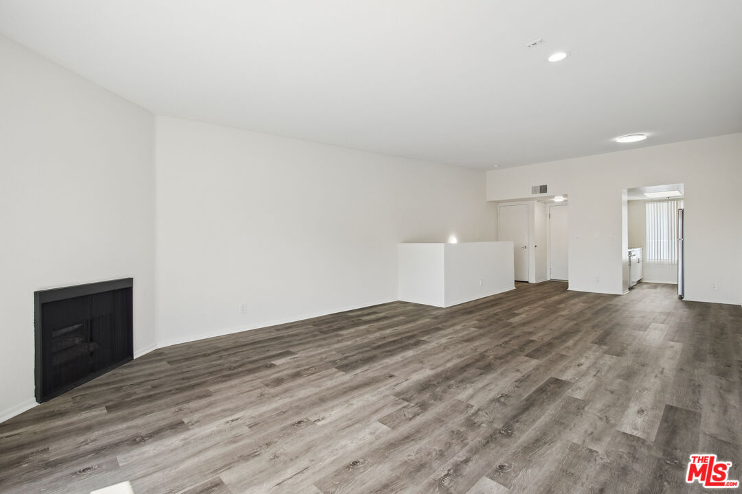870 Crenshaw Blvd Unit: 213
