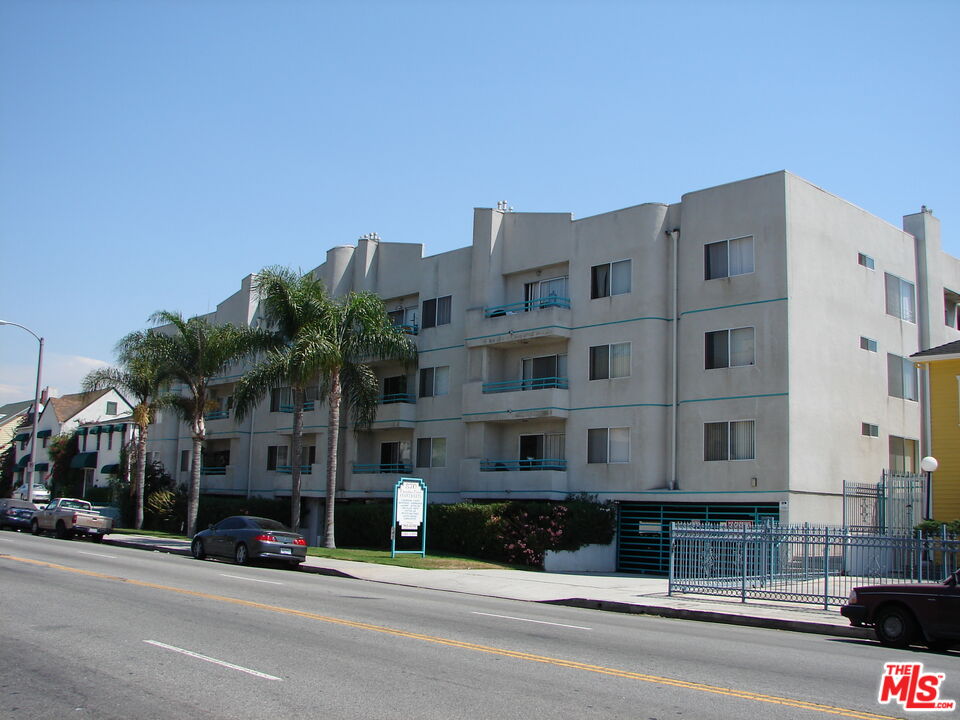 870 Crenshaw Blvd Unit: 213
