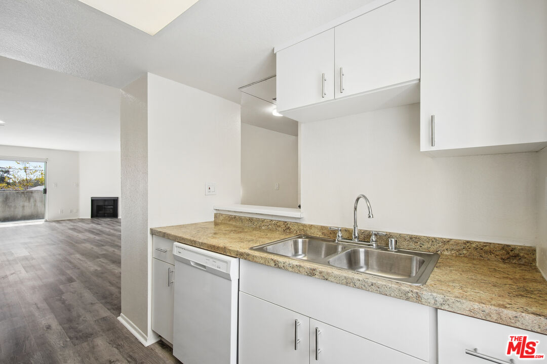 870 Crenshaw Blvd Unit: 213