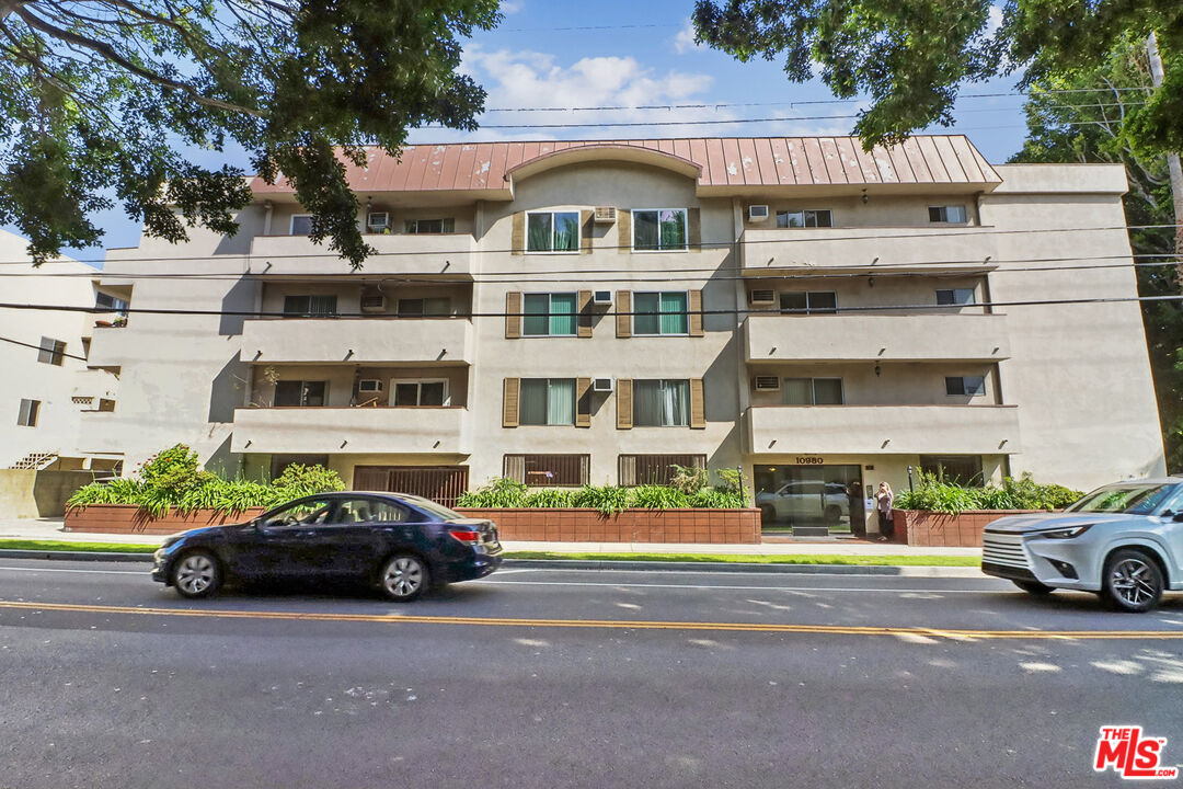 10980 Ohio Ave Unit: 201